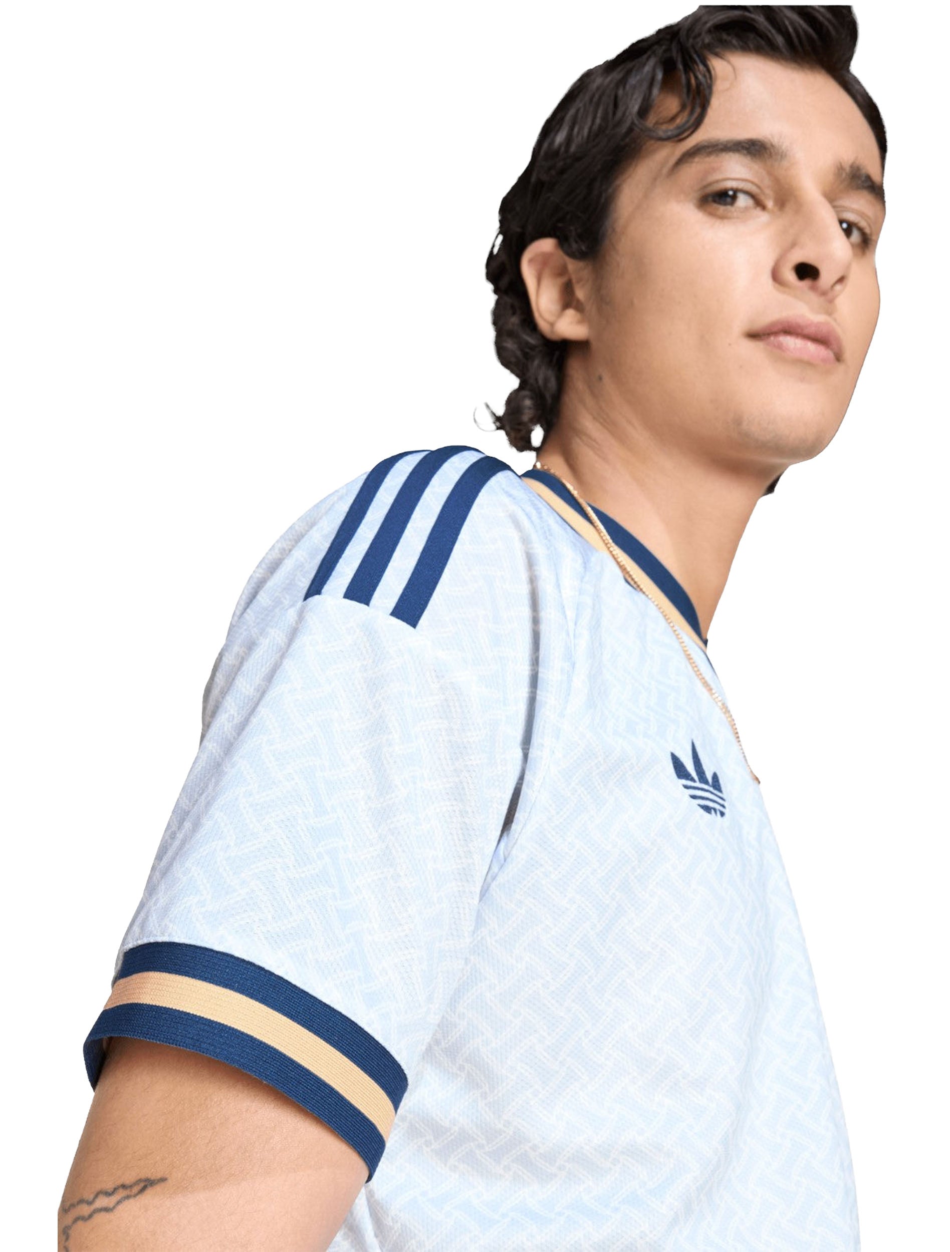 Shoulder stripe and trim detail on Adidas Italy 26 Away Jersey